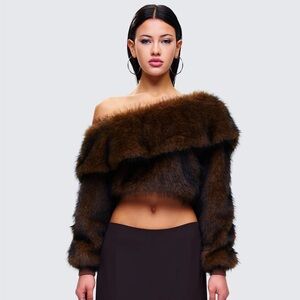 New in Packaging Faux Fur Chocolatr Brown Off-Shoulder Cape with zipper small